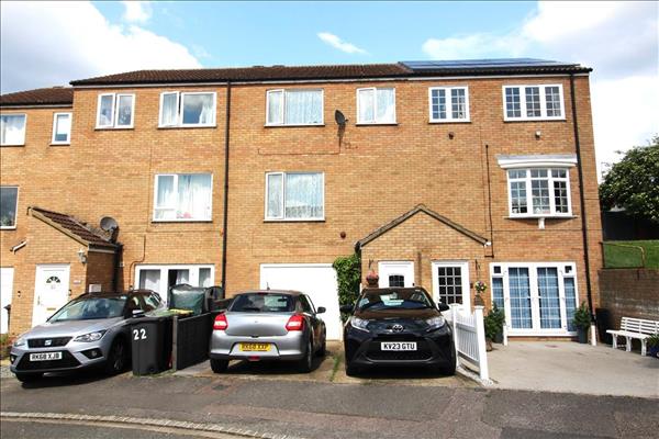Fetlock Close, Clapham
